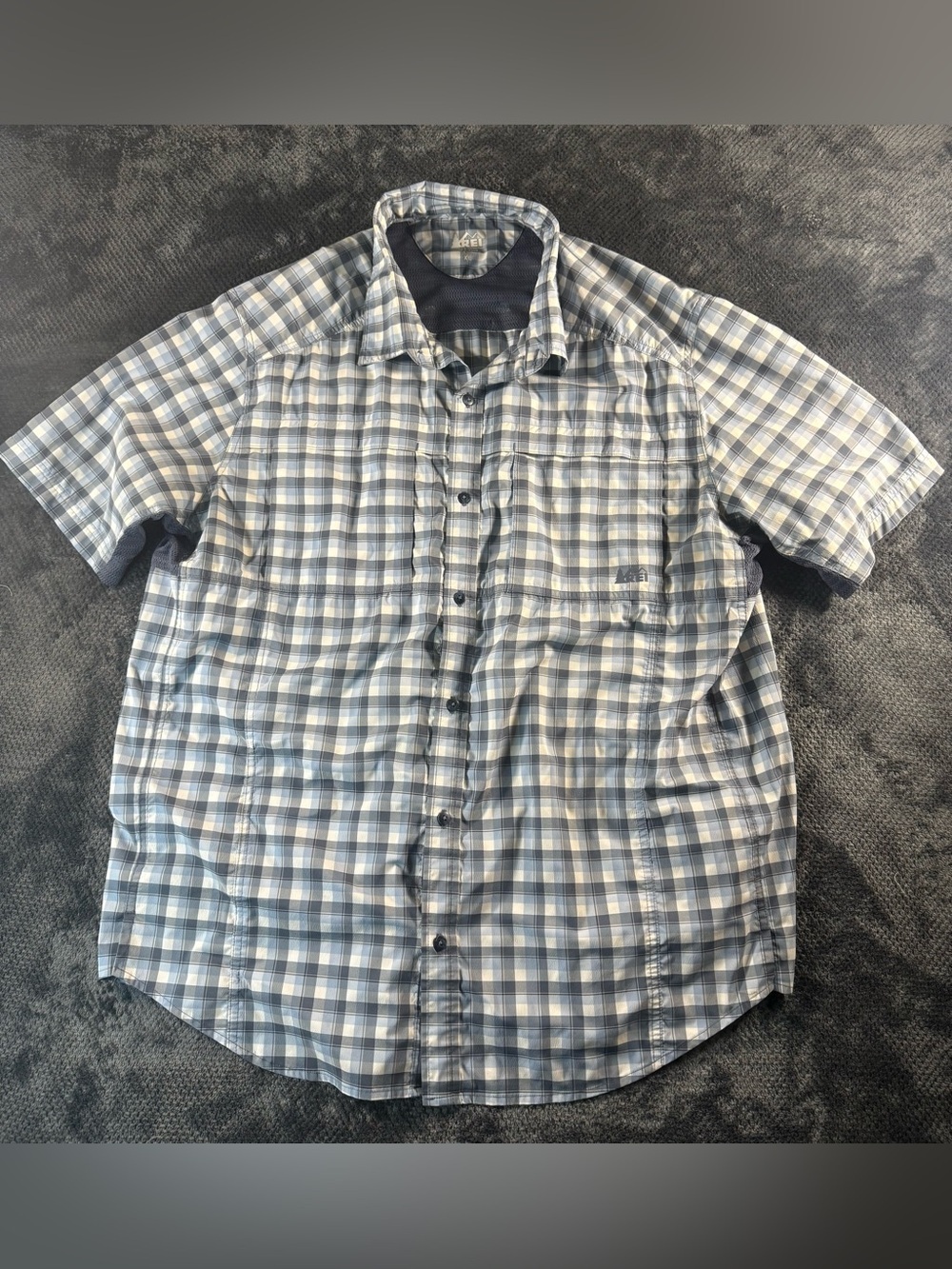 REI Men’s Light Blue Gray Plaid Short-Sleeve Button-Down Shirt